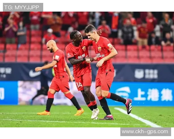 足球明星穿破鞋视频引发热议球迷纷纷点赞背后故事令人感动